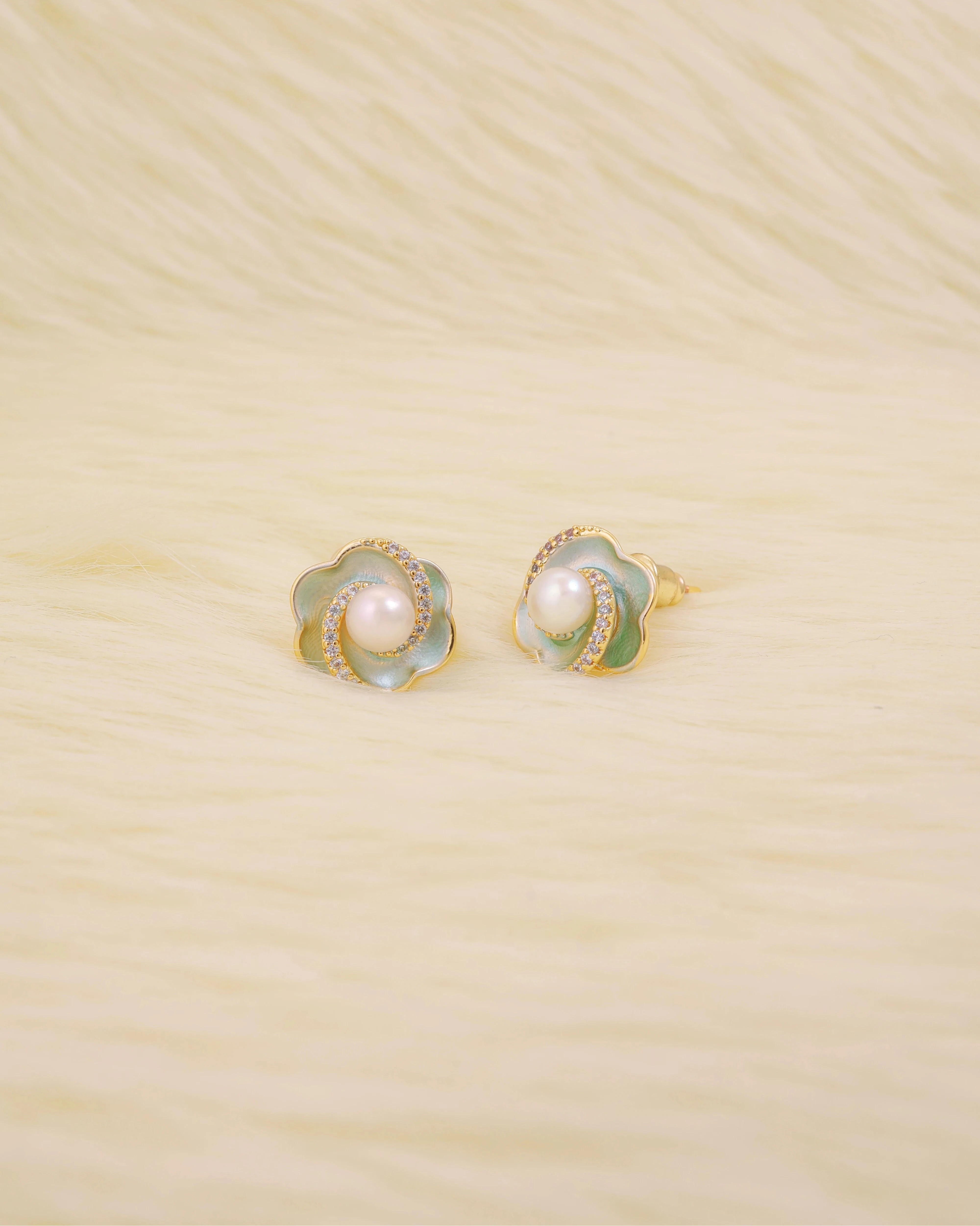 Exquisite Pearl Earstuds Gift Pack