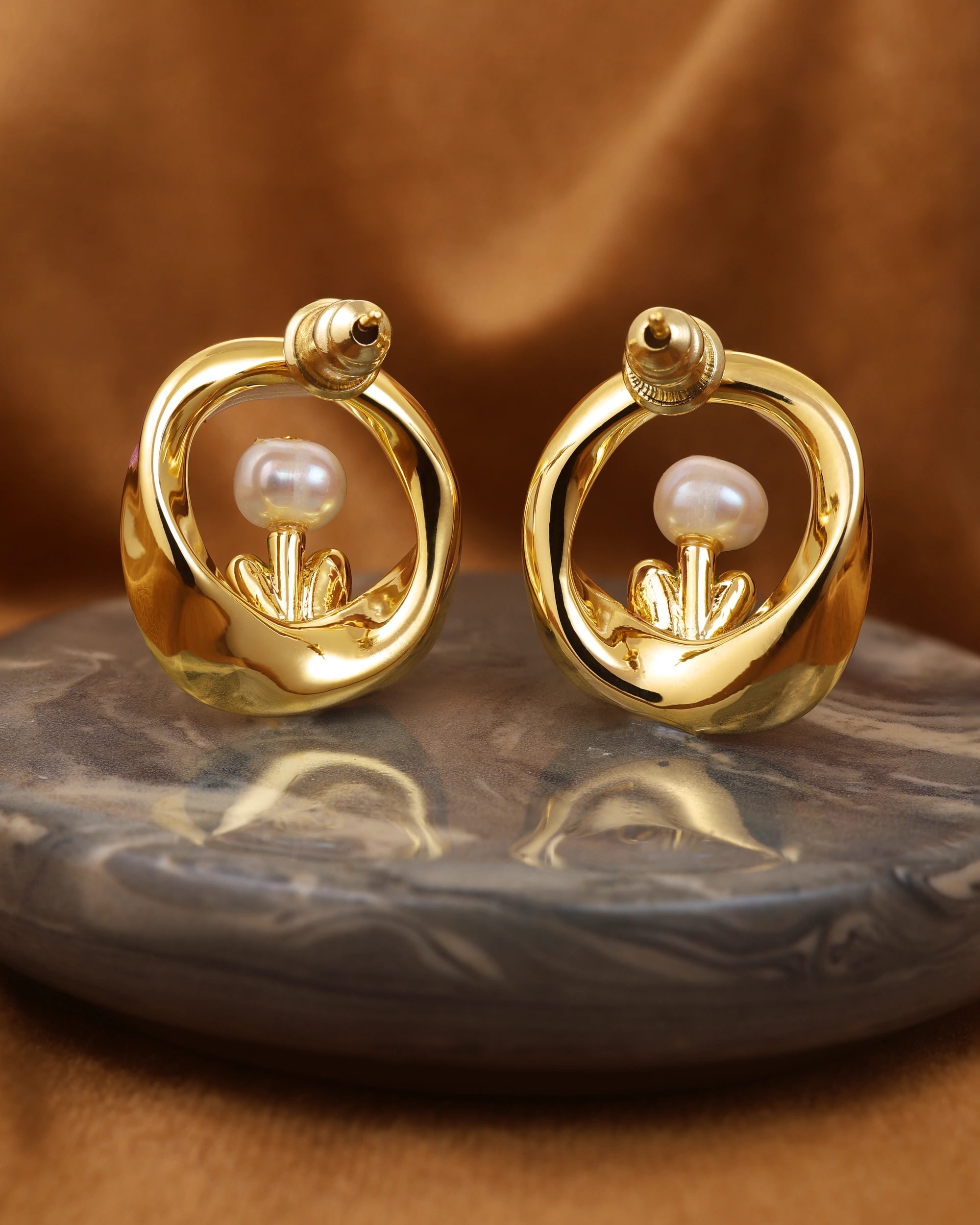 Lavendar Mobius Pearl Studs