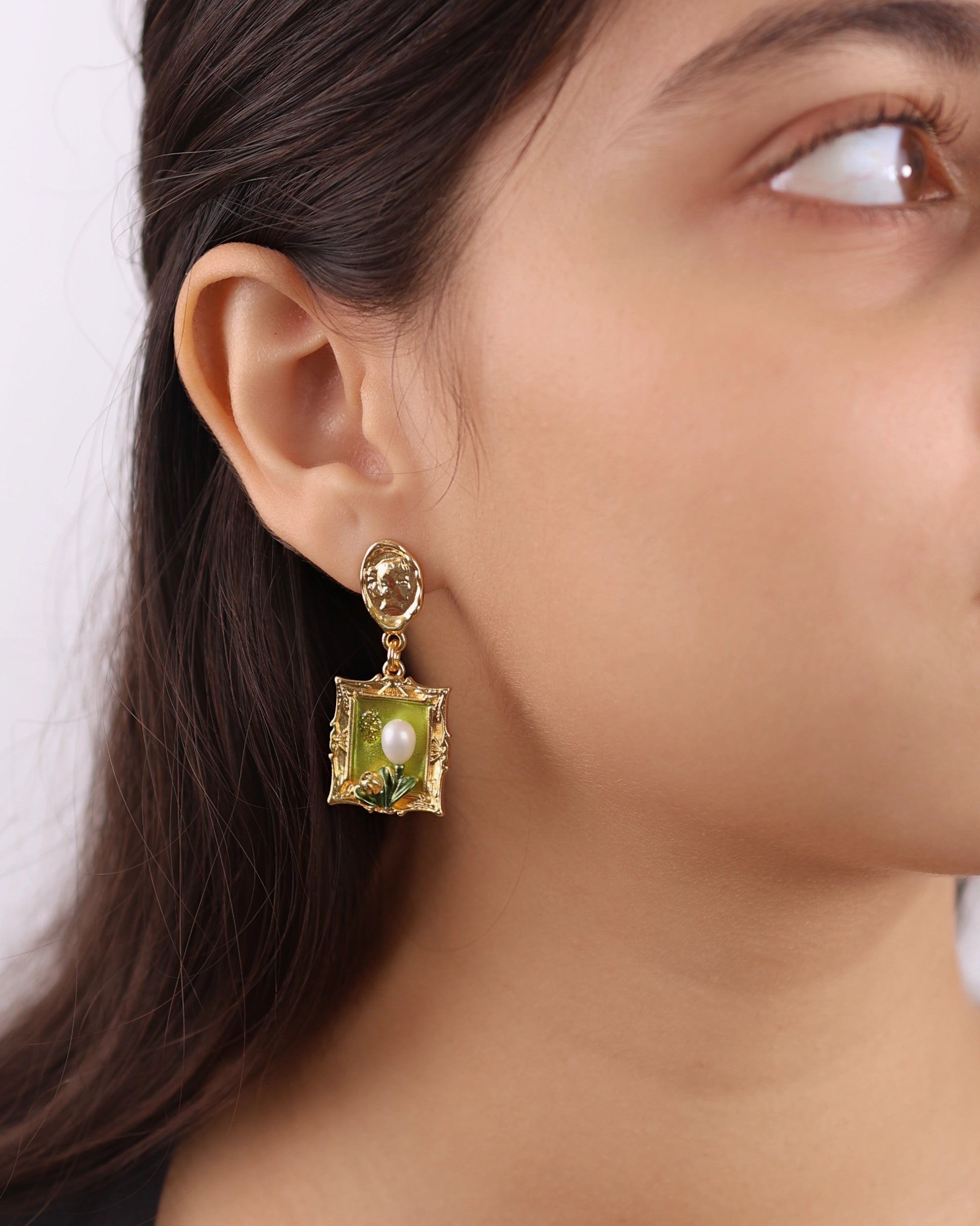 Mona Lisa White Pearl Ear Dangle hover