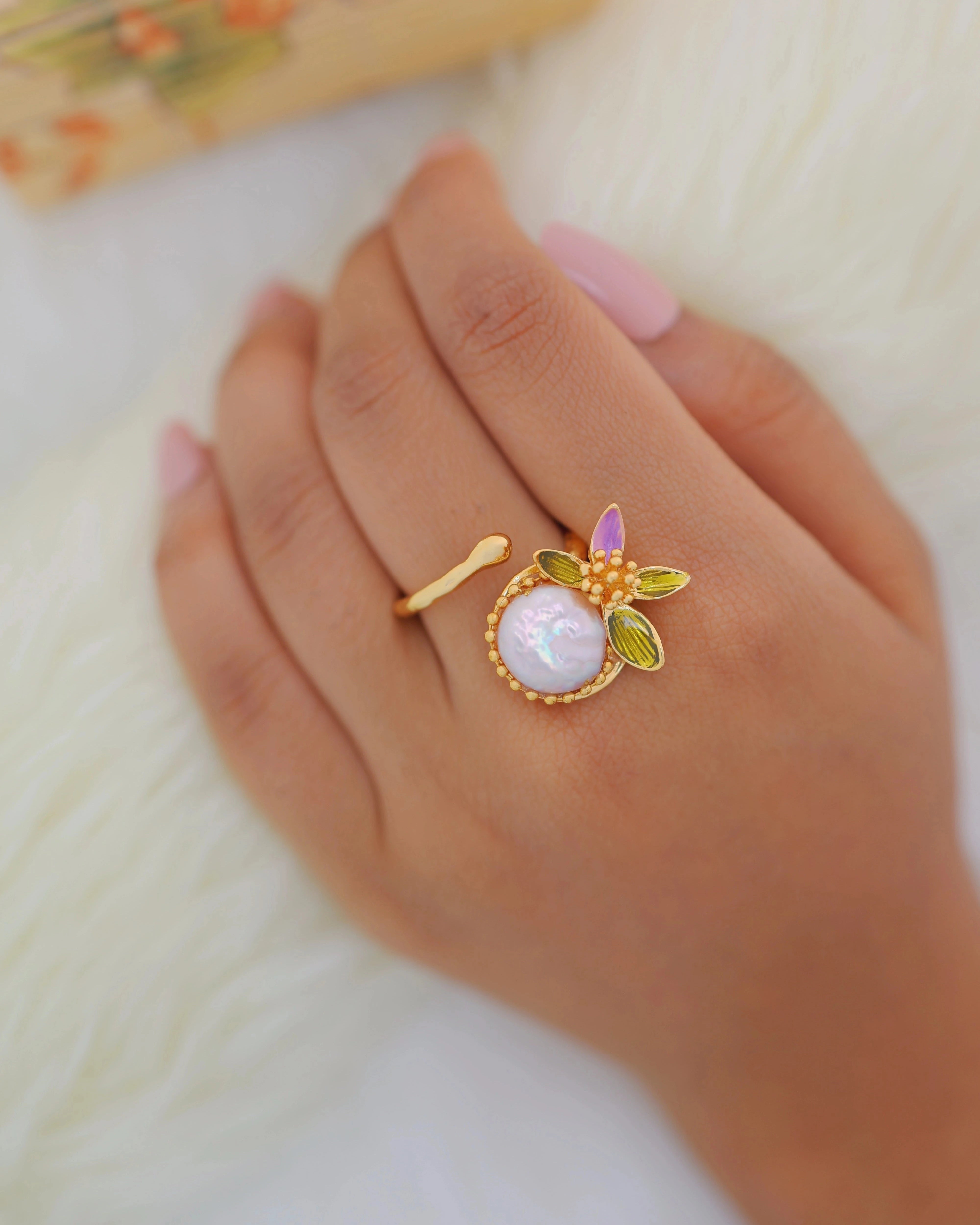 Floral MoP - Adjustable Mother of Pearl Ring