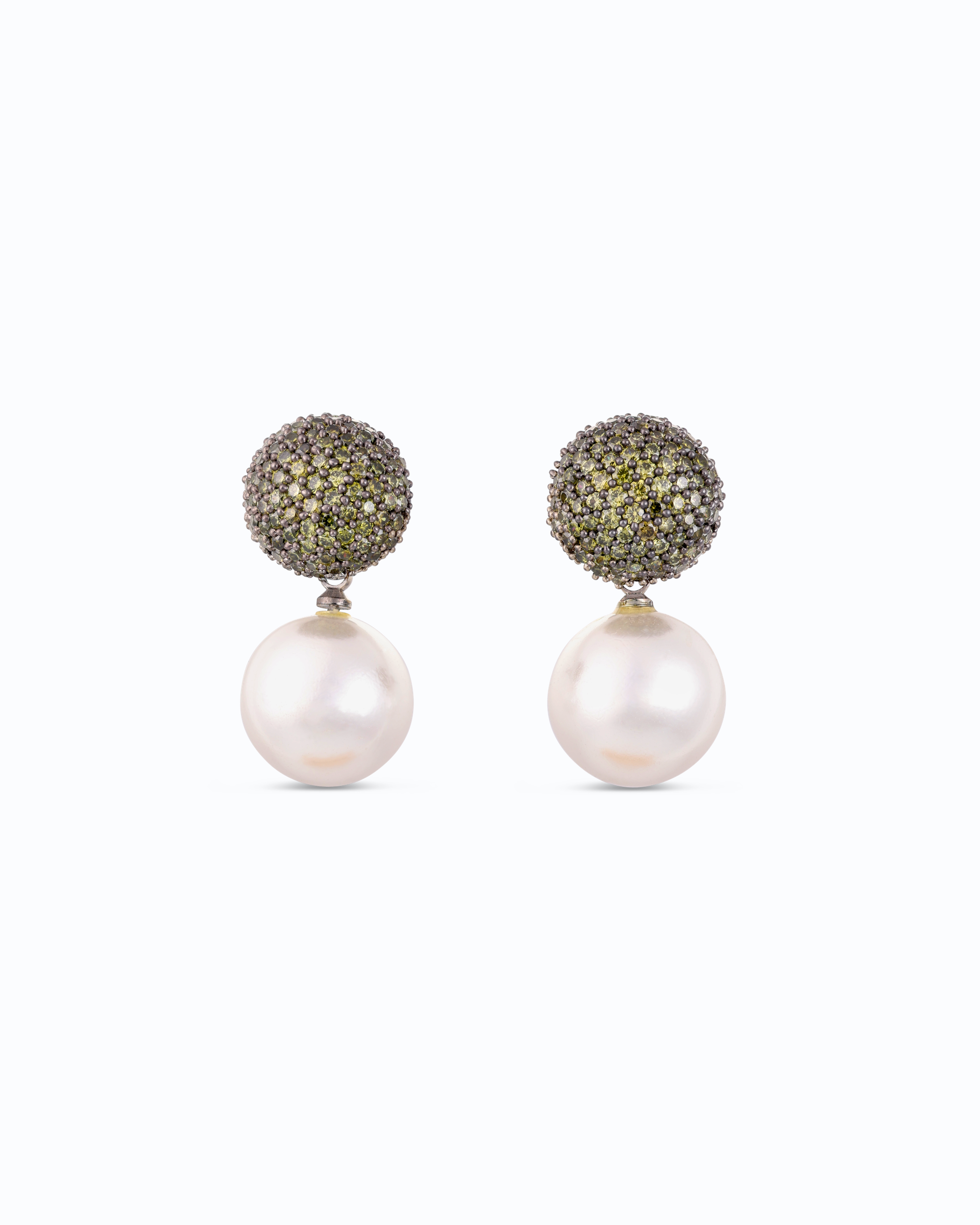 Victorian Platted Pearl Dangle (Light Green)