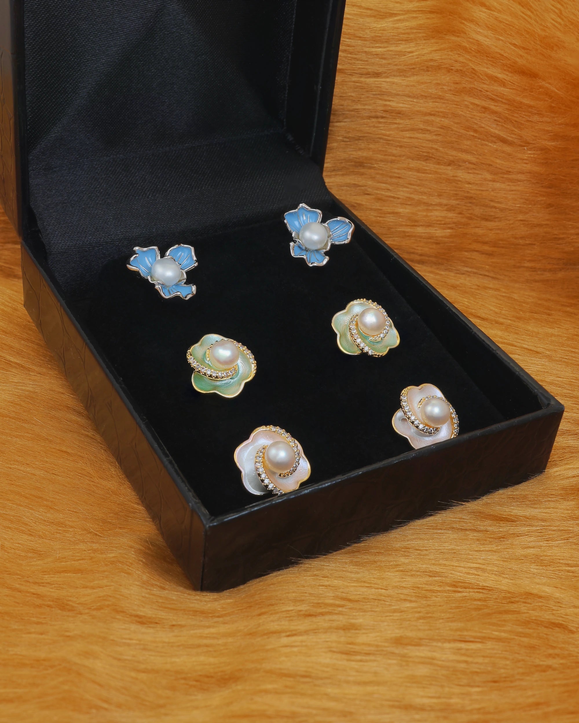 Exquisite Pearl Earstuds Gift Pack