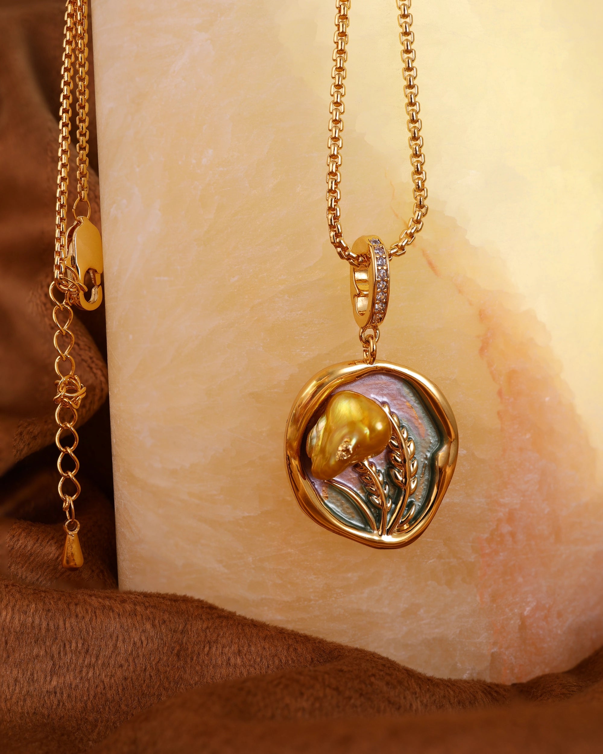 Freshwater Pearl Pendant with Chain