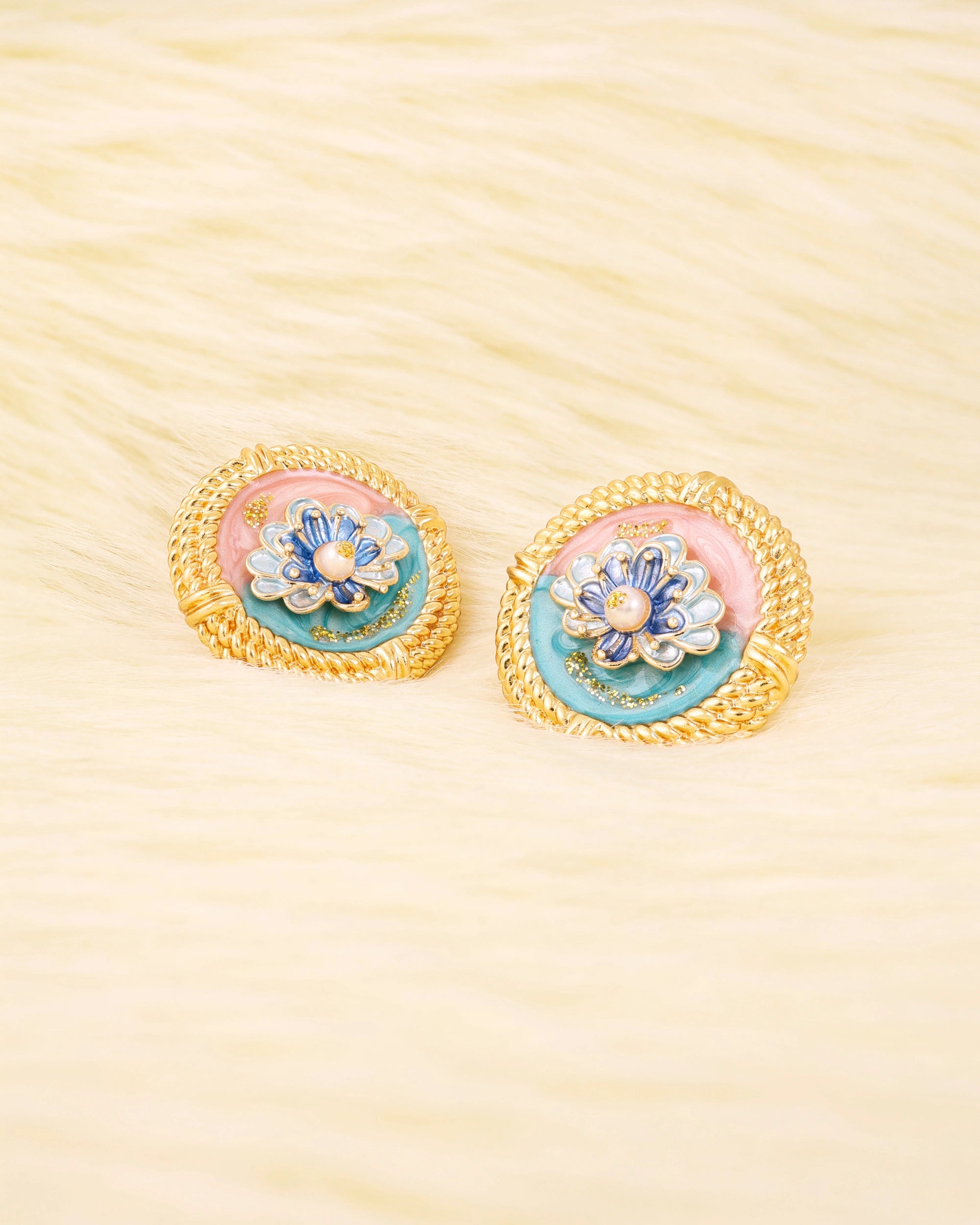 Euro Hues Pearl Ear Studs