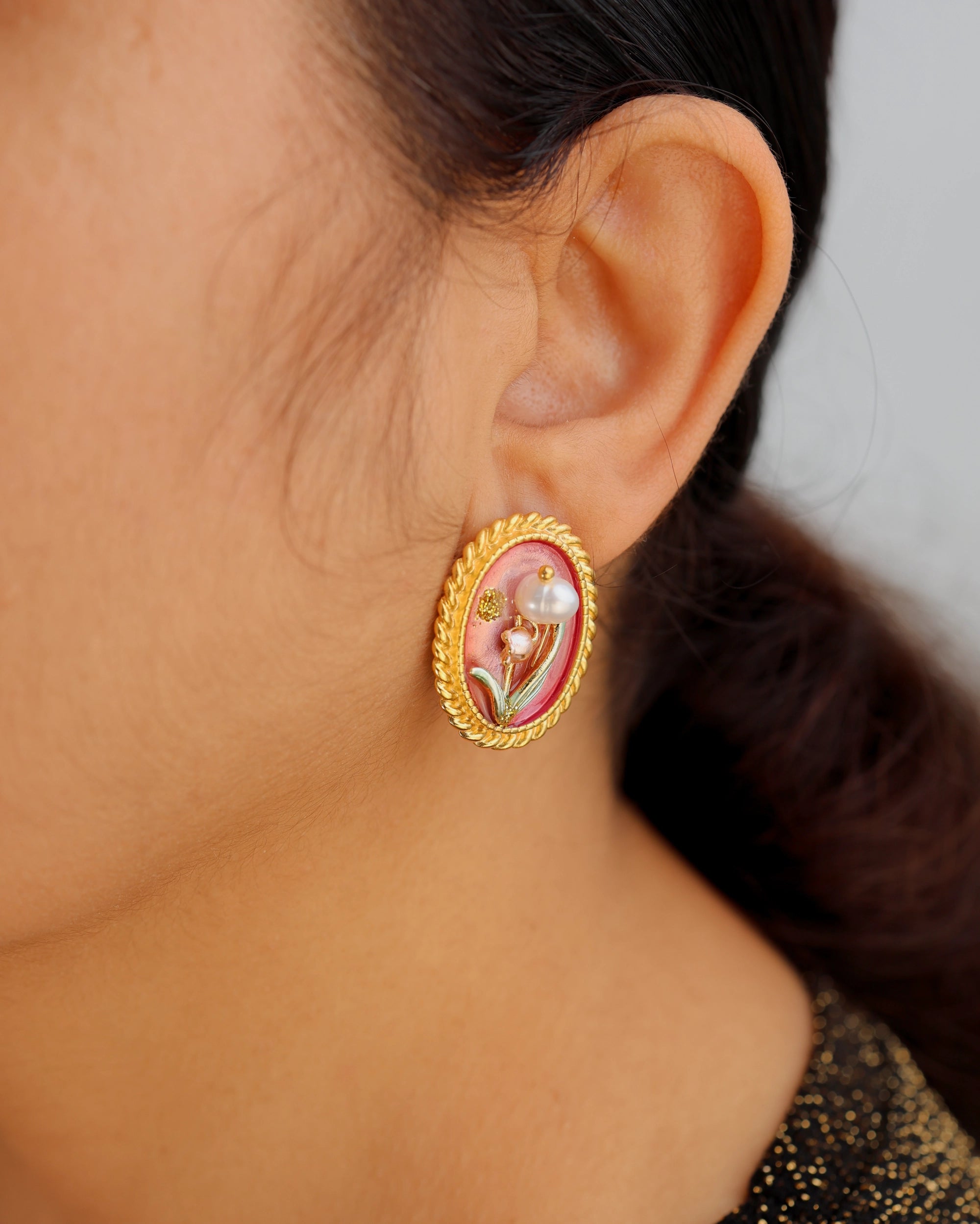 Oval flower Bud Pearl Ear Studs (Purple) hover