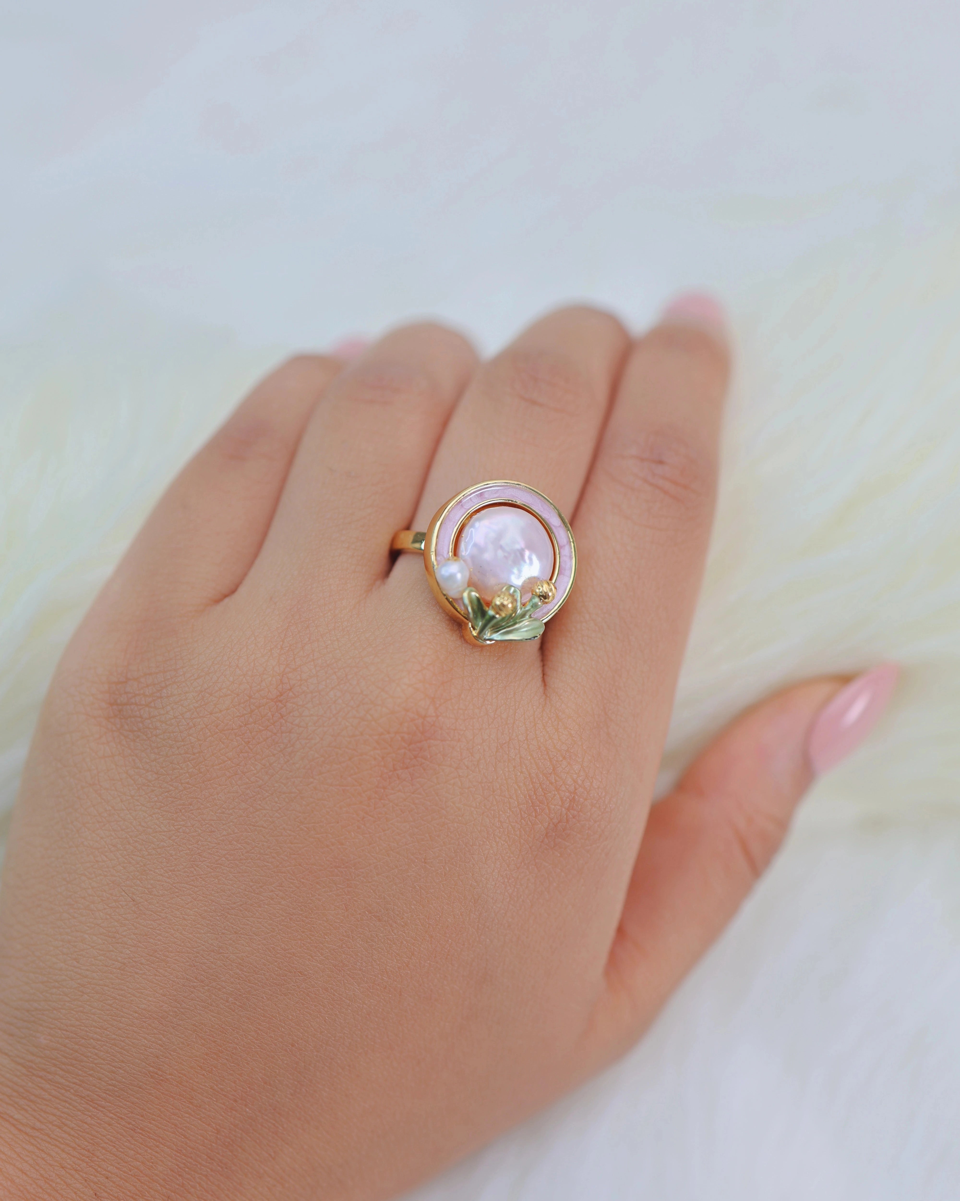 Round MoP Flower - Mother of Pearl Ring