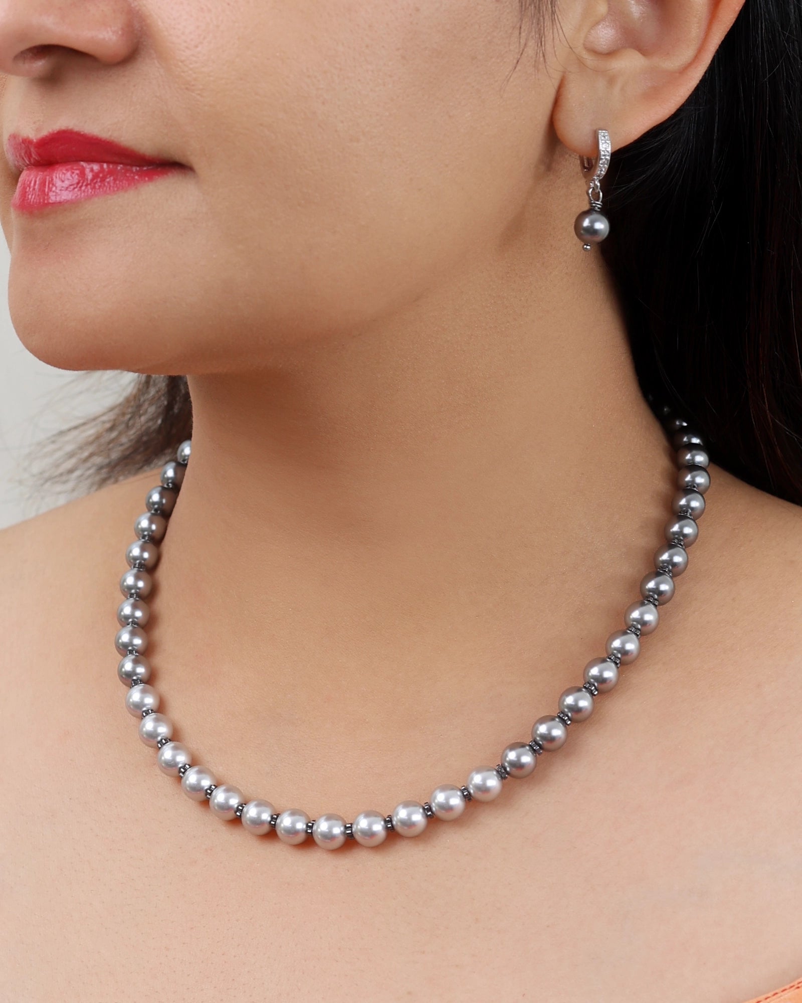 Black Gradient Pearl Necklace made from Swarovski® Pearls