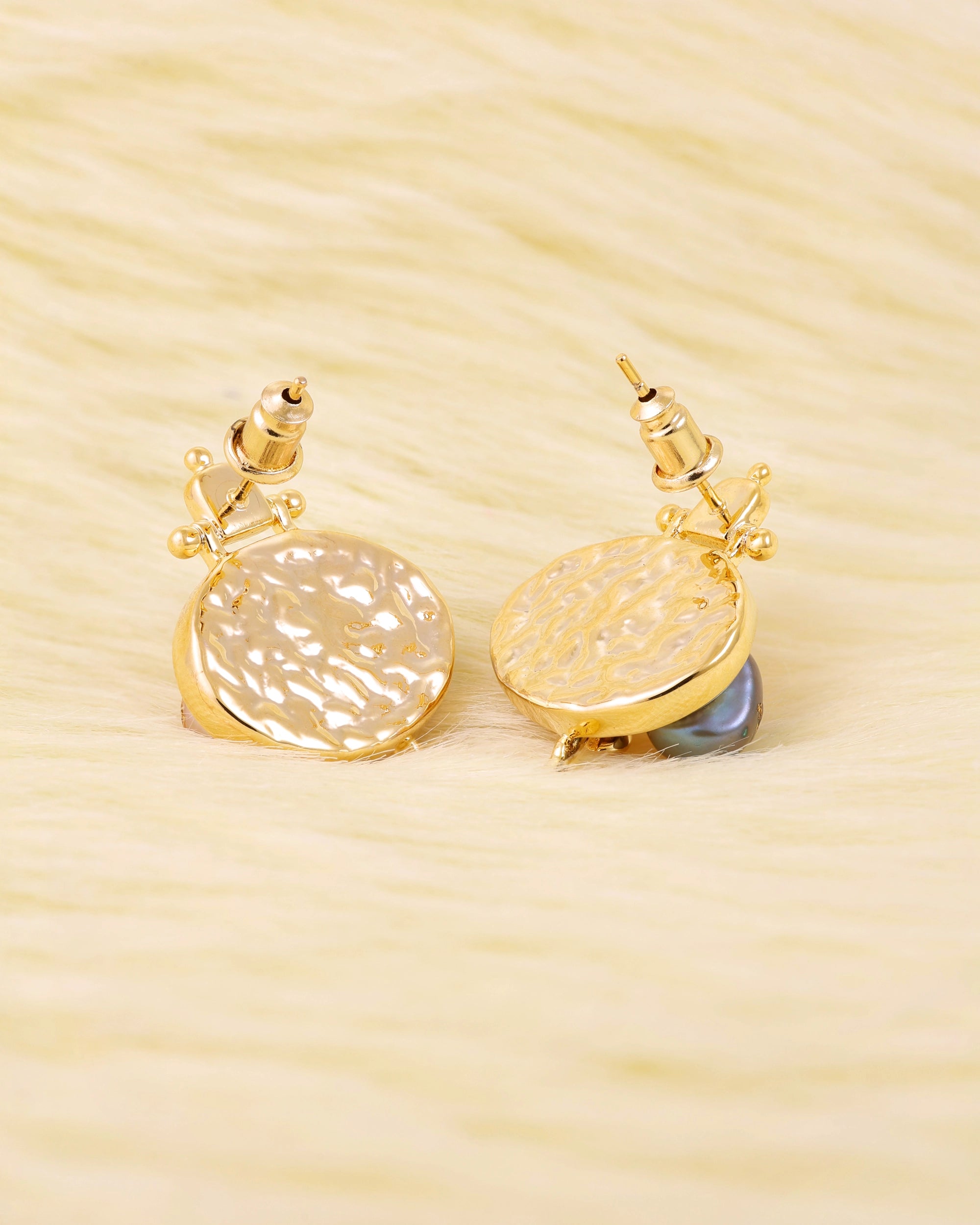 Ternate Tulip Pearl Ear Studs