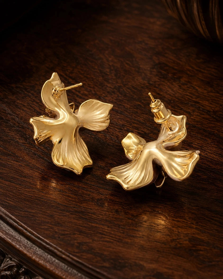 Vibrant Pearl Bloom Ear Studs