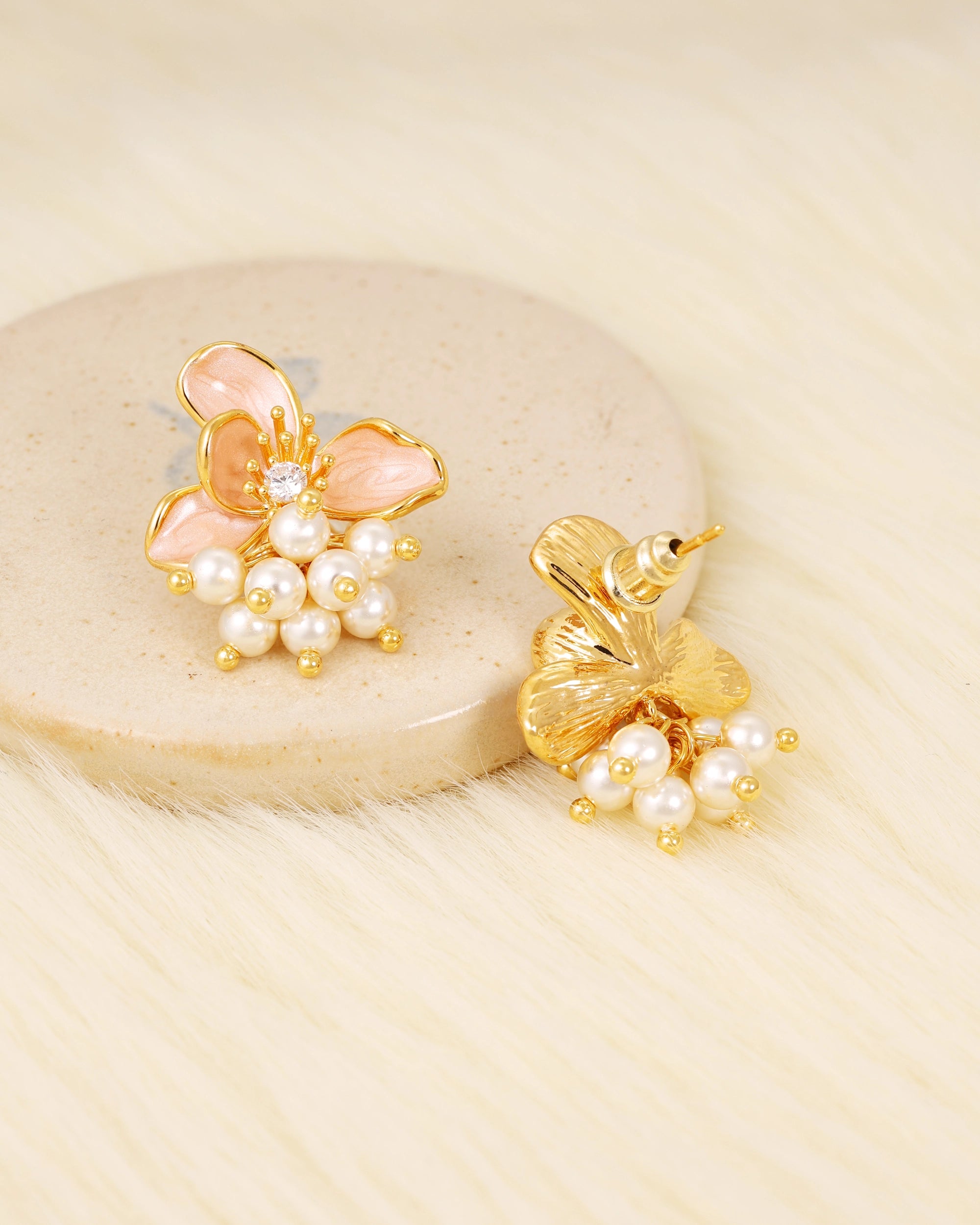 Camellias Pearl Dangle - White