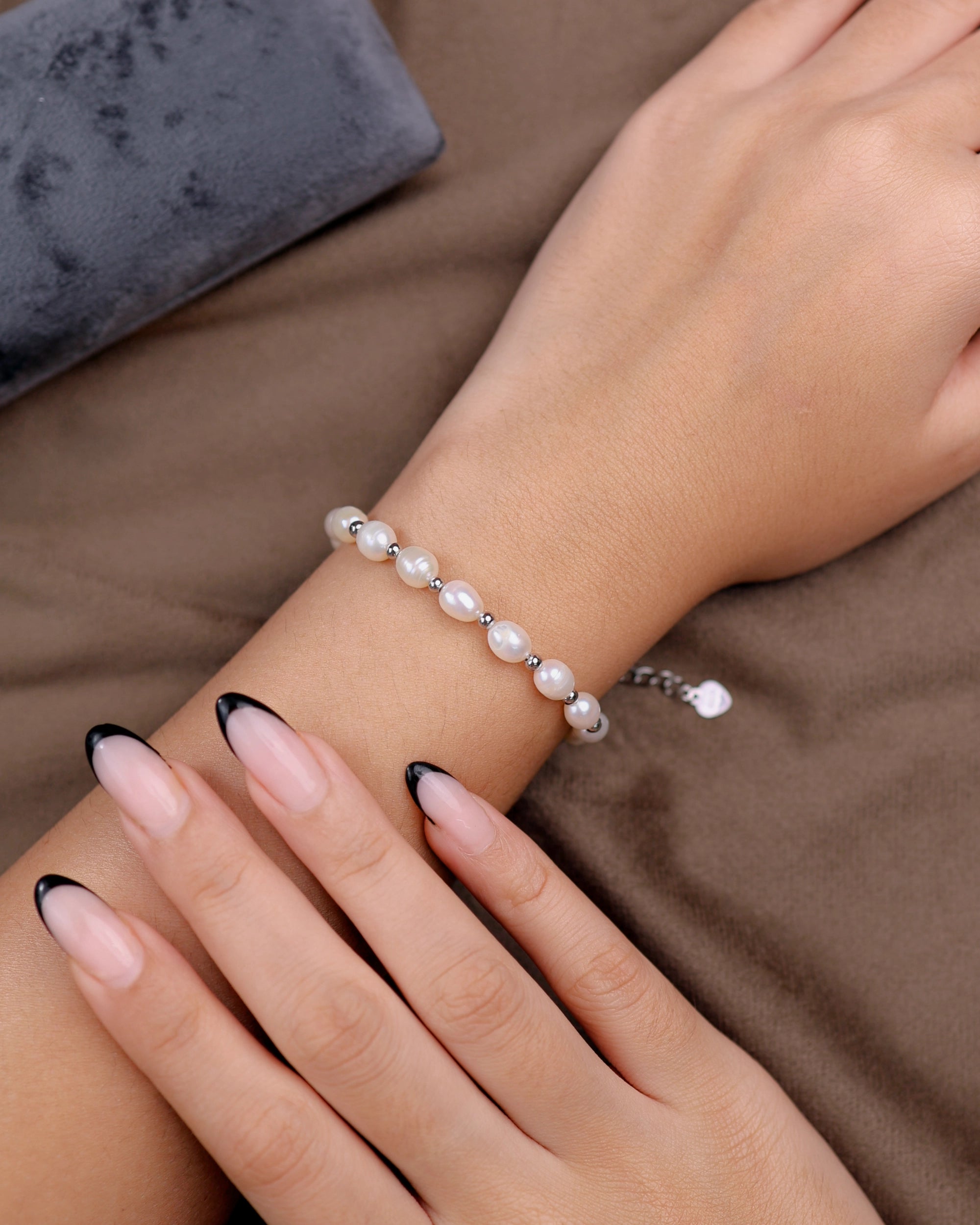 White Pearl in 925 Silver (Platinum Platted) bracelet hover